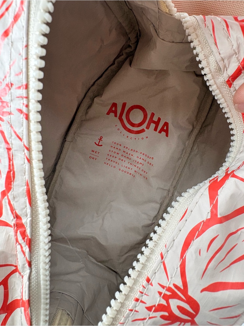 Aloha Collection Splash Proof Dopp Kit Backyard Cabin Crew Red Tan Travel Bags - Picture 14 of 15